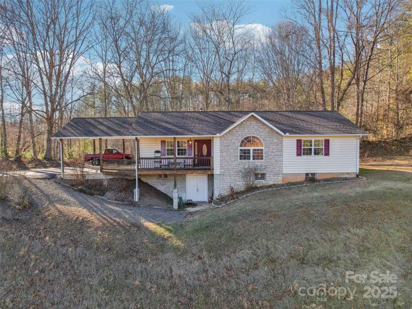 543 Hardscrabble Road, Burnsville, NC 28714.  MLS# CAR4215935, YatesRealty ID 4260. 