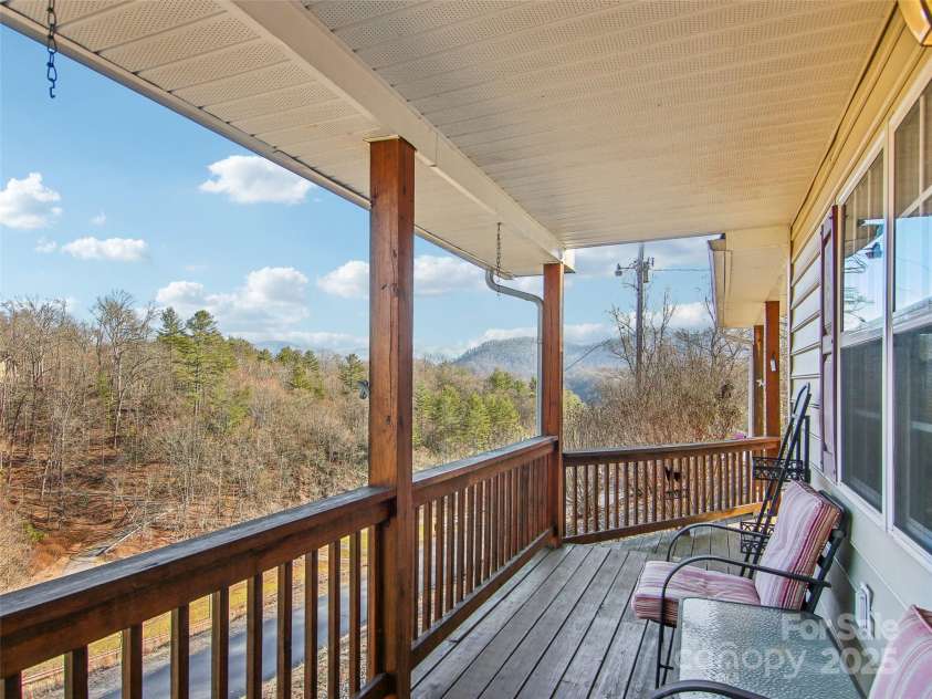 543 Hardscrabble Road, Burnsville, NC 28714.  MLS# CAR4215935, YatesRealty ID 4260. 