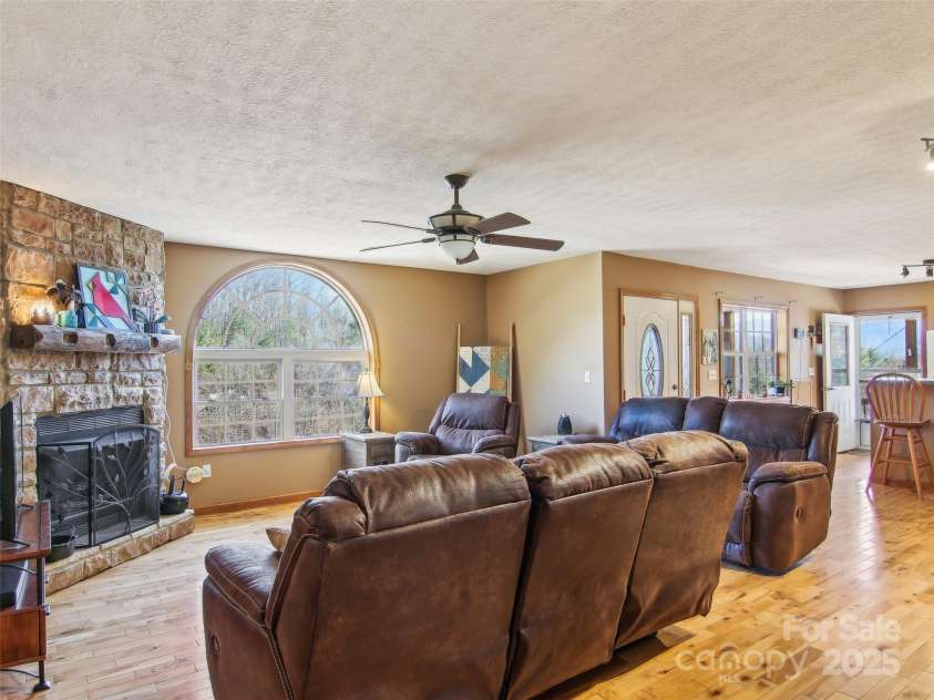 543 Hardscrabble Road, Burnsville, NC 28714.  MLS# CAR4215935, YatesRealty ID 4260. 