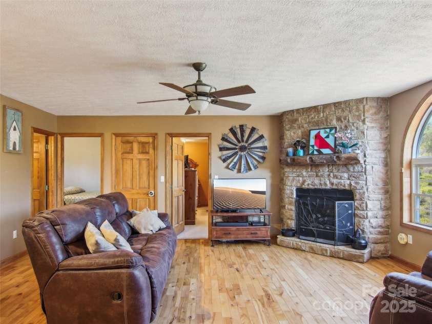 543 Hardscrabble Road, Burnsville, NC 28714.  MLS# CAR4215935, YatesRealty ID 4260. 