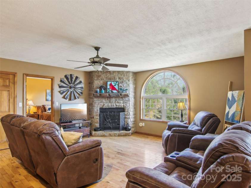 543 Hardscrabble Road, Burnsville, NC 28714.  MLS# CAR4215935, YatesRealty ID 4260. 