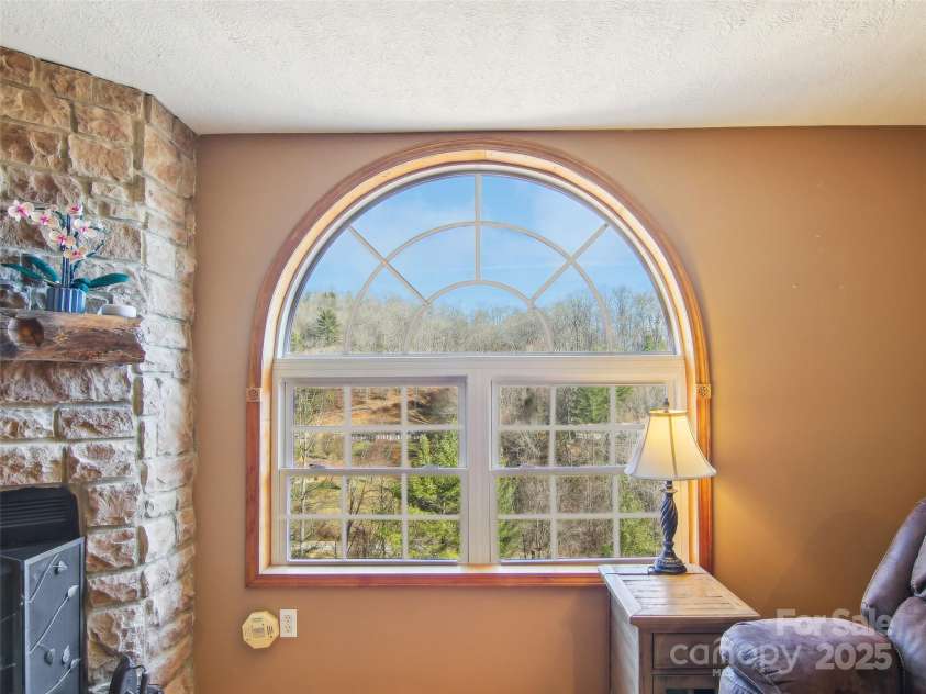 543 Hardscrabble Road, Burnsville, NC 28714.  MLS# CAR4215935, YatesRealty ID 4260. 
