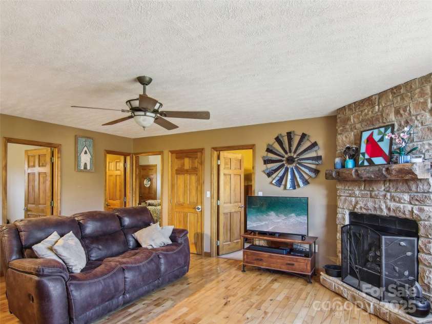 543 Hardscrabble Road, Burnsville, NC 28714.  MLS# CAR4215935, YatesRealty ID 4260. 