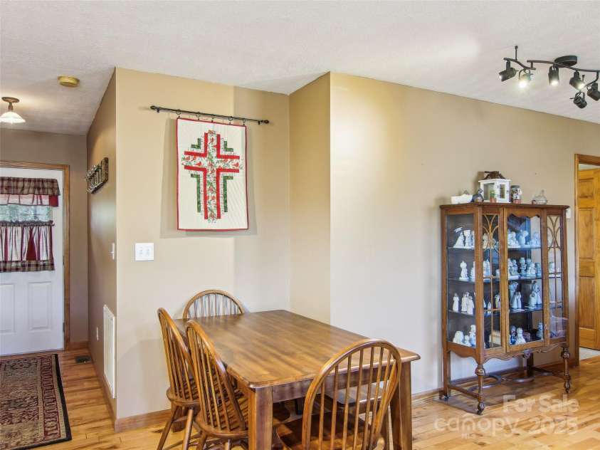 543 Hardscrabble Road, Burnsville, NC 28714.  MLS# CAR4215935, YatesRealty ID 4260. 