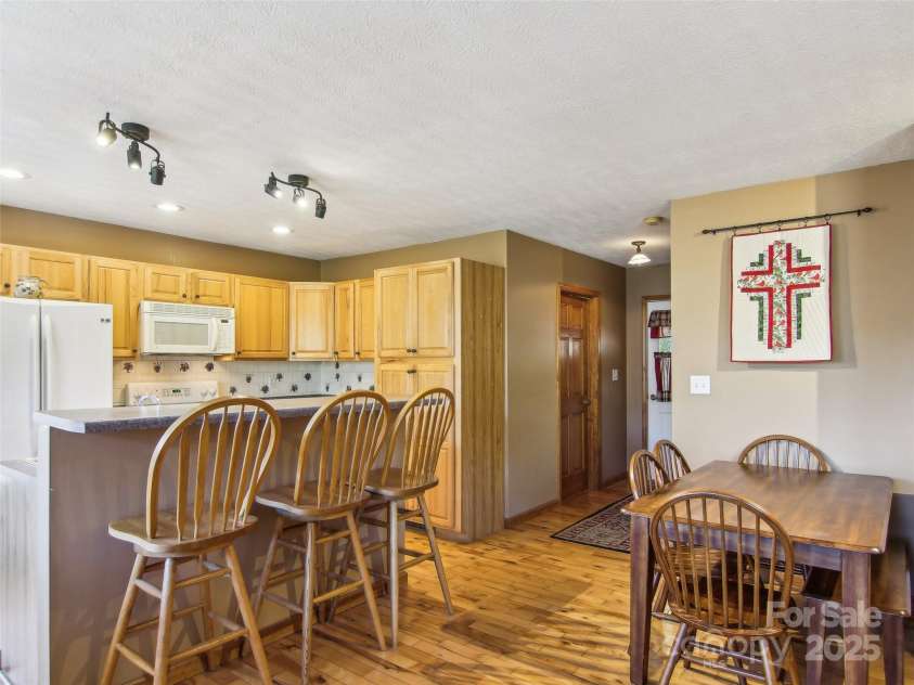 543 Hardscrabble Road, Burnsville, NC 28714.  MLS# CAR4215935, YatesRealty ID 4260. 