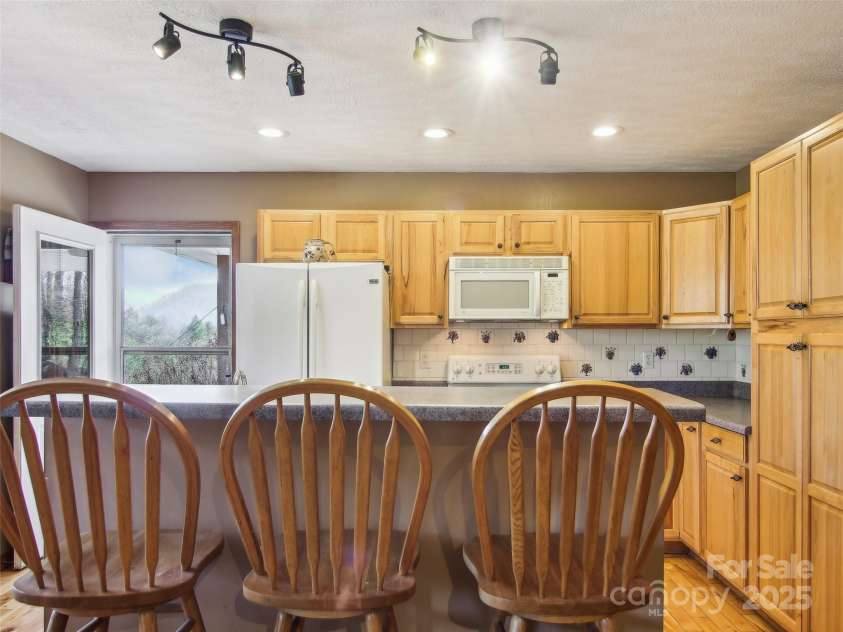 543 Hardscrabble Road, Burnsville, NC 28714.  MLS# CAR4215935, YatesRealty ID 4260. 