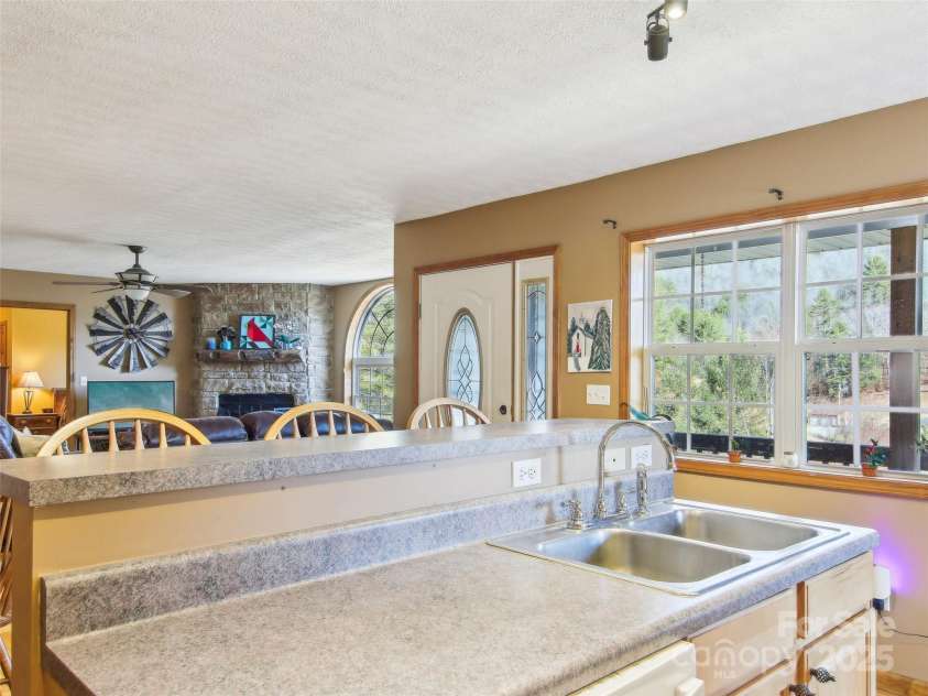 543 Hardscrabble Road, Burnsville, NC 28714.  MLS# CAR4215935, YatesRealty ID 4260. 