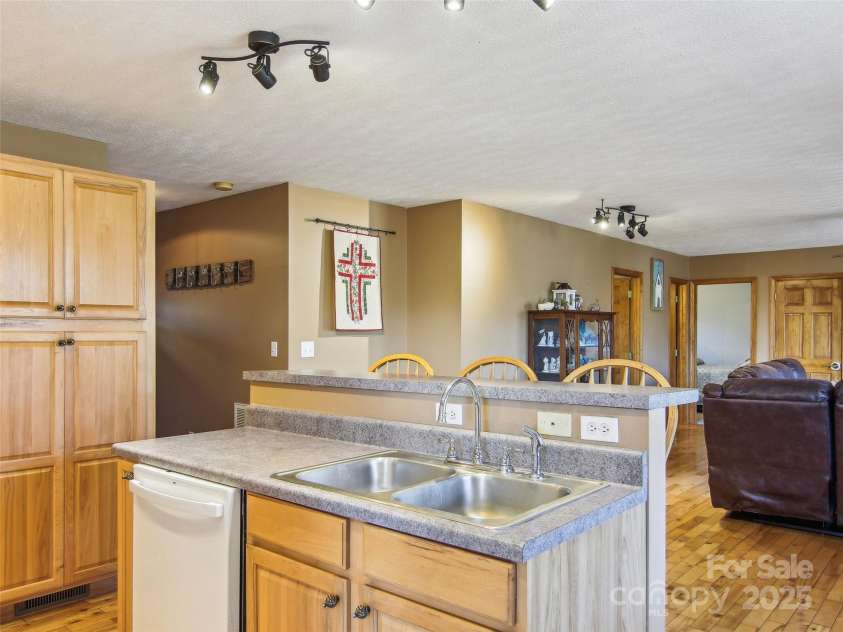 543 Hardscrabble Road, Burnsville, NC 28714.  MLS# CAR4215935, YatesRealty ID 4260. 