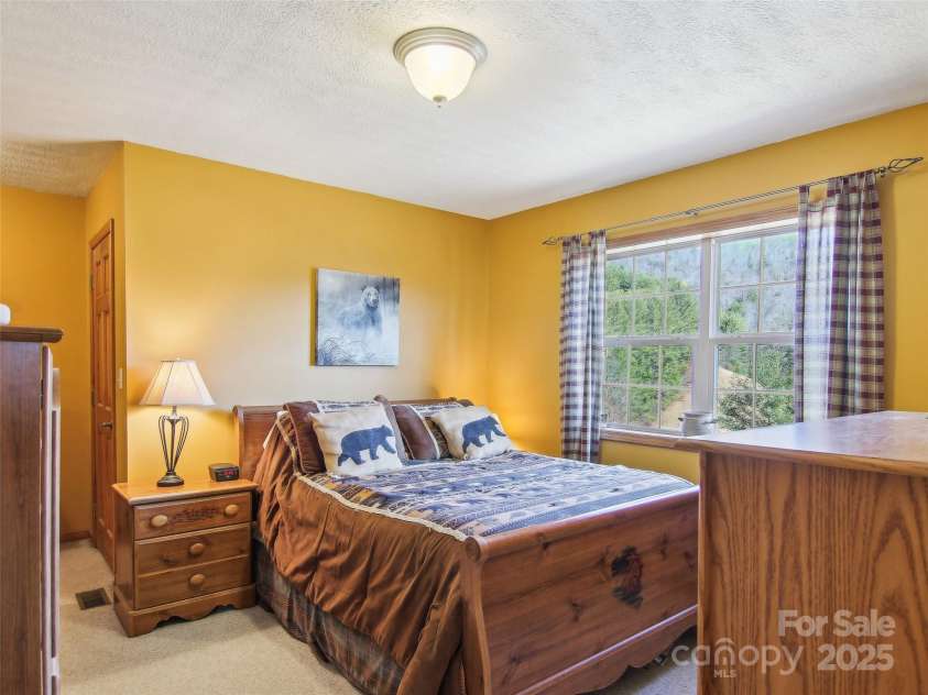 543 Hardscrabble Road, Burnsville, NC 28714.  MLS# CAR4215935, YatesRealty ID 4260. 
