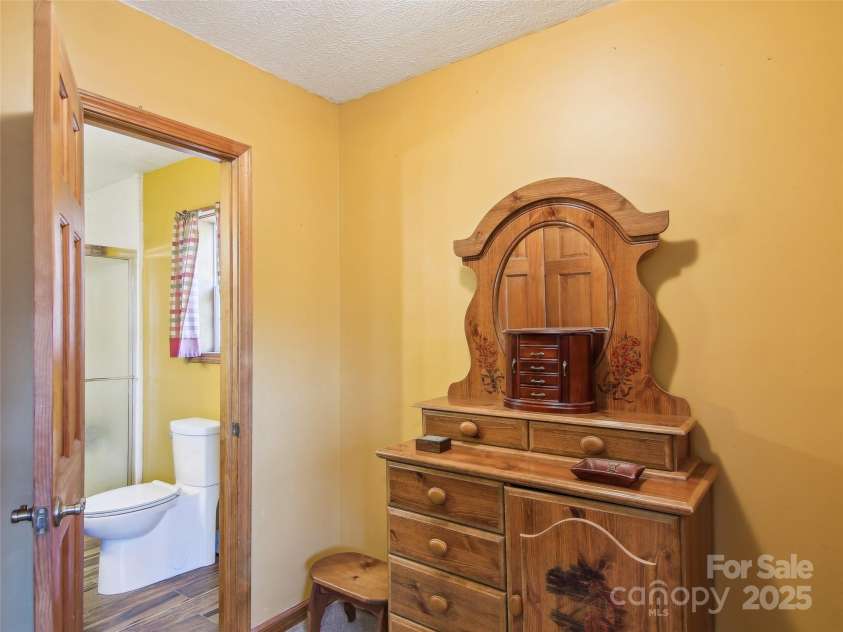 543 Hardscrabble Road, Burnsville, NC 28714.  MLS# CAR4215935, YatesRealty ID 4260. 