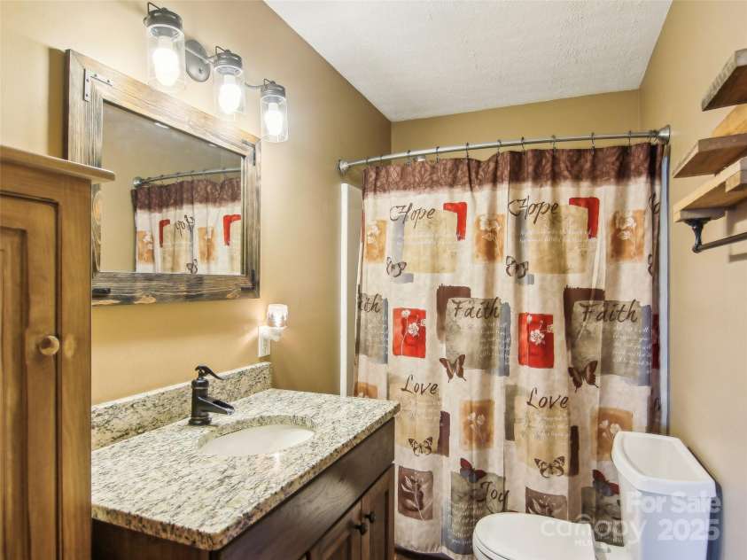 543 Hardscrabble Road, Burnsville, NC 28714.  MLS# CAR4215935, YatesRealty ID 4260. 