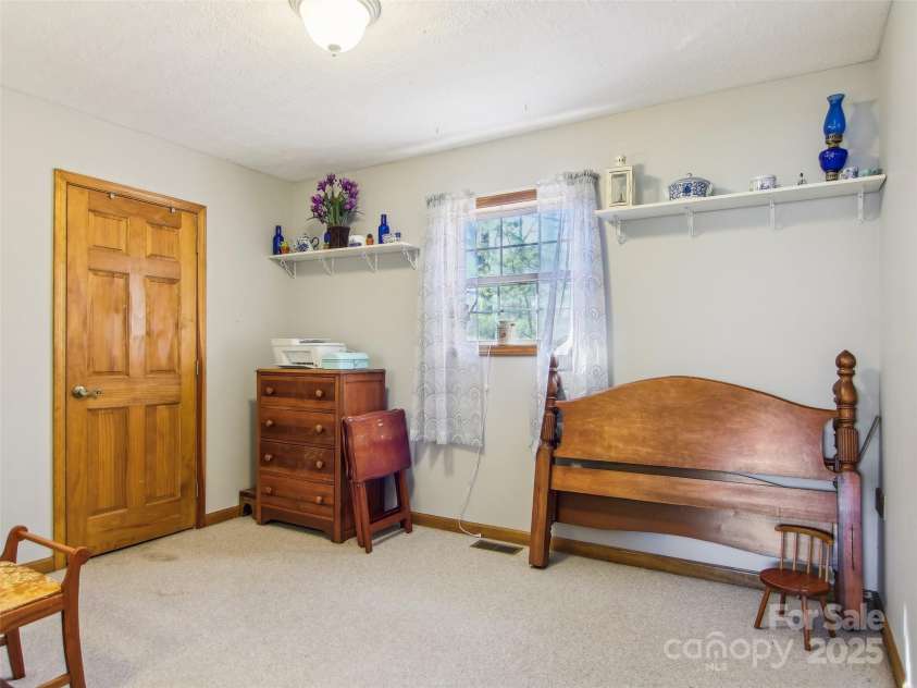 543 Hardscrabble Road, Burnsville, NC 28714.  MLS# CAR4215935, YatesRealty ID 4260. 