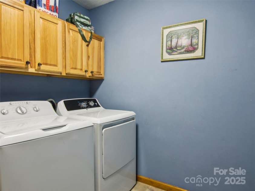 543 Hardscrabble Road, Burnsville, NC 28714.  MLS# CAR4215935, YatesRealty ID 4260. 