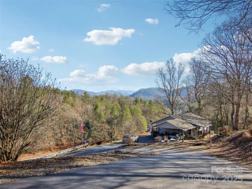 543 Hardscrabble Road, Burnsville, NC 28714.  MLS# CAR4215935, YatesRealty ID 4260. 