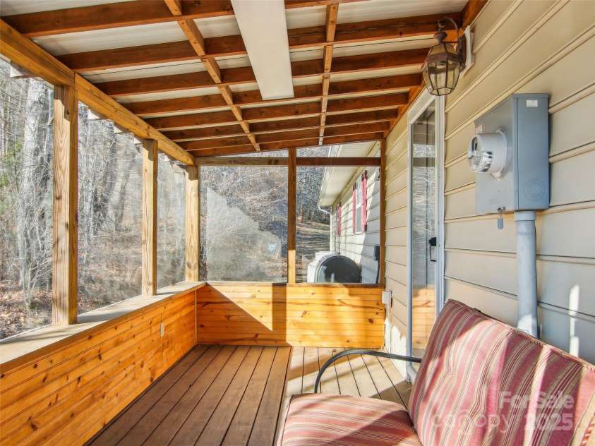 543 Hardscrabble Road, Burnsville, NC 28714.  MLS# CAR4215935, YatesRealty ID 4260. 