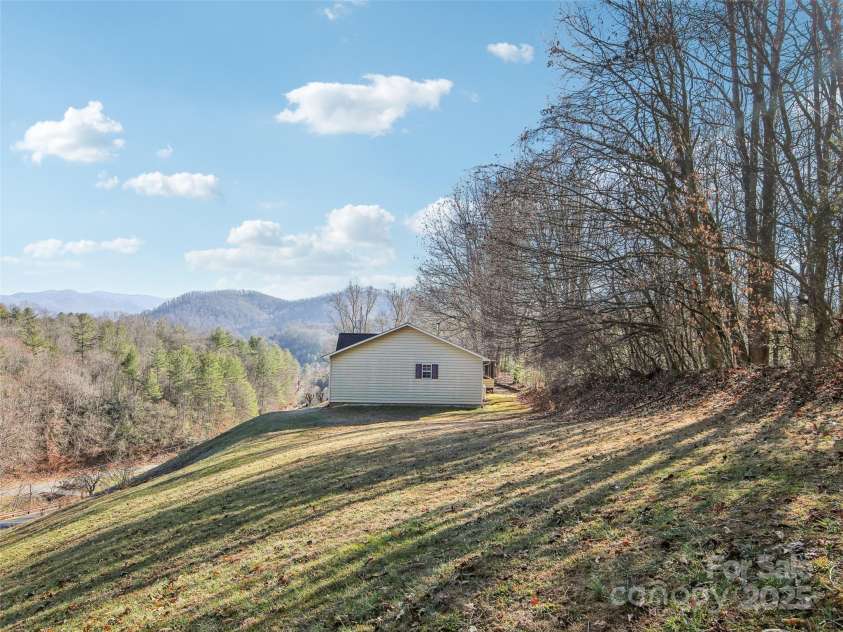 543 Hardscrabble Road, Burnsville, NC 28714.  MLS# CAR4215935, YatesRealty ID 4260. 