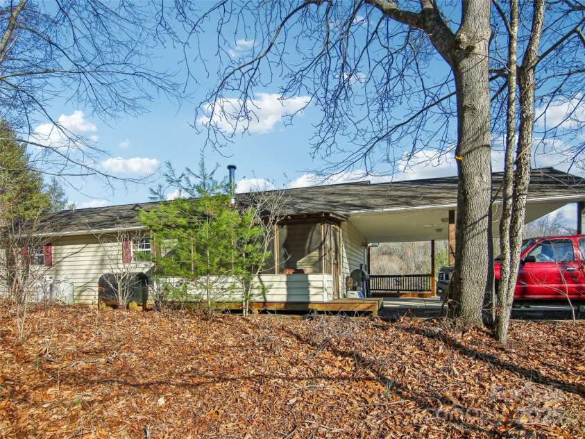 543 Hardscrabble Road, Burnsville, NC 28714.  MLS# CAR4215935, YatesRealty ID 4260. 
