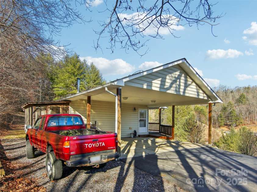 543 Hardscrabble Road, Burnsville, NC 28714.  MLS# CAR4215935, YatesRealty ID 4260. 