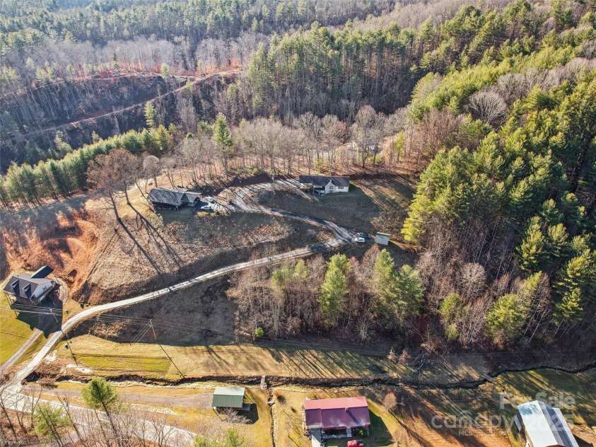 543 Hardscrabble Road, Burnsville, NC 28714.  MLS# CAR4215935, YatesRealty ID 4260. 