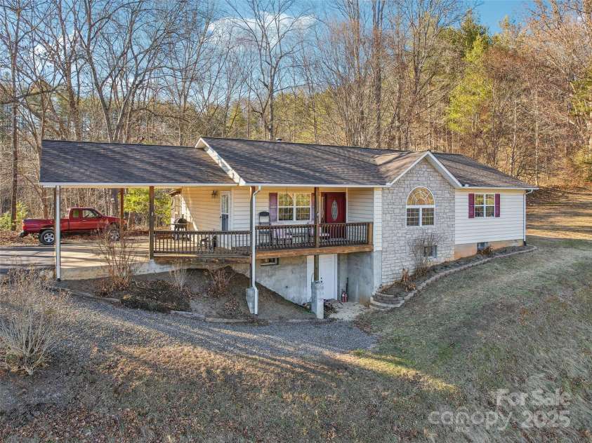 543 Hardscrabble Road, Burnsville, NC 28714.  MLS# CAR4215935, YatesRealty ID 4260. 