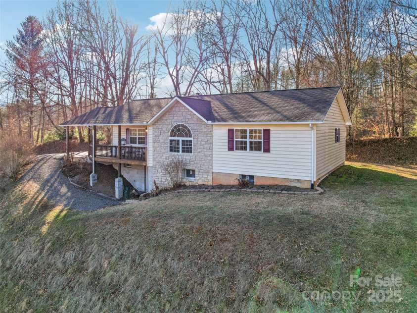 543 Hardscrabble Road, Burnsville, NC 28714.  MLS# CAR4215935, YatesRealty ID 4260. 