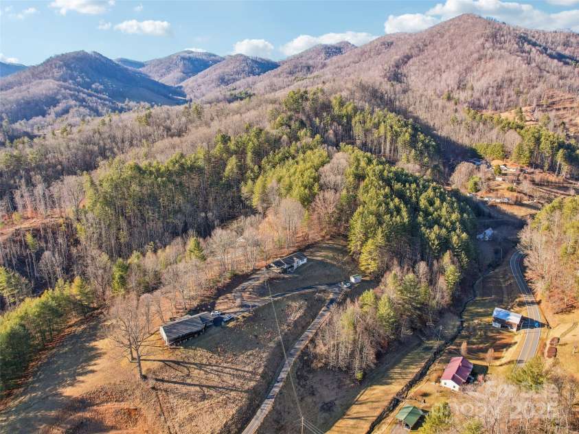 543 Hardscrabble Road, Burnsville, NC 28714.  MLS# CAR4215935, YatesRealty ID 4260. 