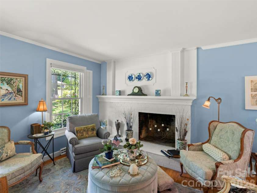 20 Oak Forest Drive, Asheville, NC 28803.  MLS# CAR4407262, YatesRealty ID 42600. 