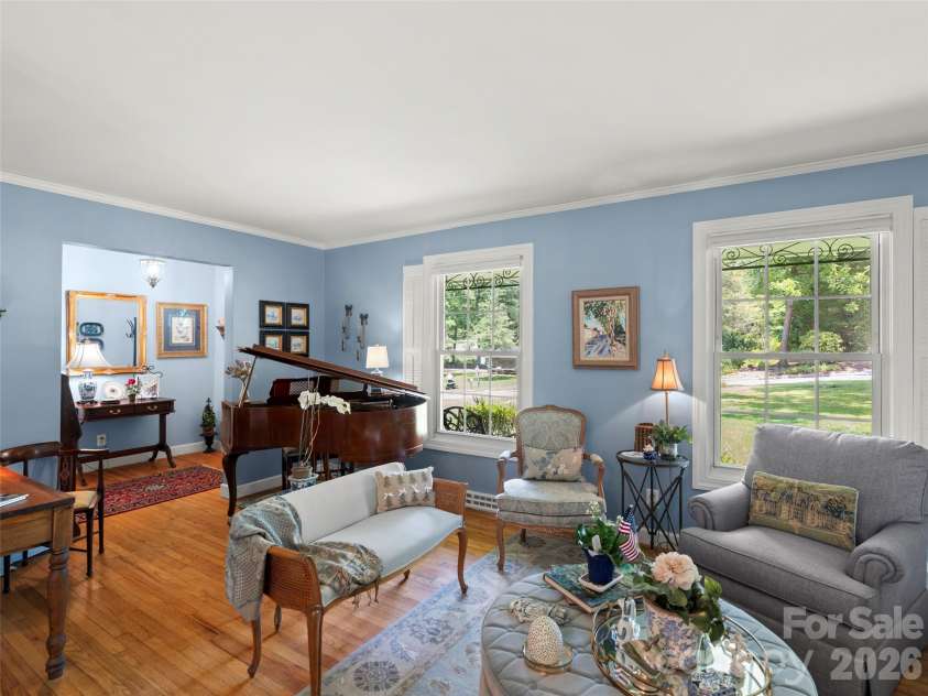 20 Oak Forest Drive, Asheville, NC 28803.  MLS# CAR4407262, YatesRealty ID 42600. 