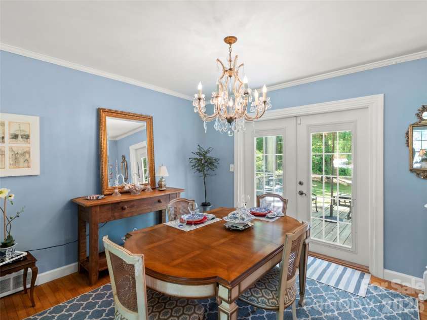 20 Oak Forest Drive, Asheville, NC 28803.  MLS# CAR4407262, YatesRealty ID 42600. 