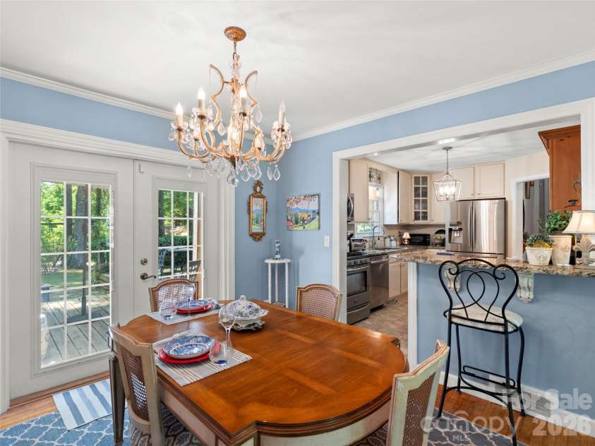 20 Oak Forest Drive, Asheville, NC 28803.  MLS# CAR4407262, YatesRealty ID 42600. 