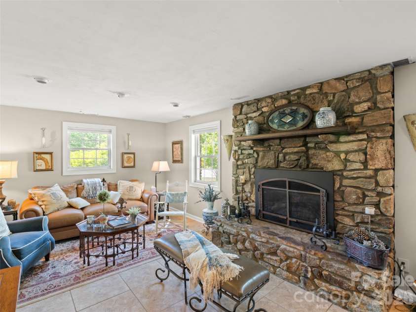20 Oak Forest Drive, Asheville, NC 28803.  MLS# CAR4407262, YatesRealty ID 42600. 