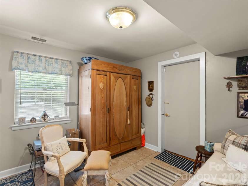 20 Oak Forest Drive, Asheville, NC 28803.  MLS# CAR4407262, YatesRealty ID 42600. 