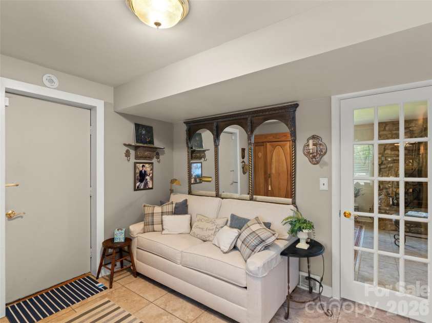 20 Oak Forest Drive, Asheville, NC 28803.  MLS# CAR4407262, YatesRealty ID 42600. 