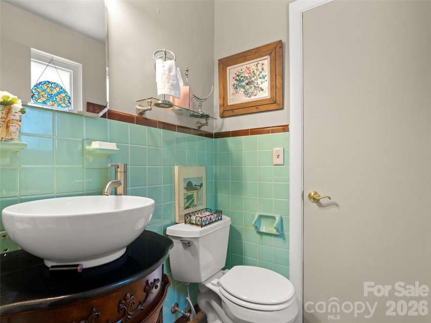 20 Oak Forest Drive, Asheville, NC 28803.  MLS# CAR4407262, YatesRealty ID 42600. 