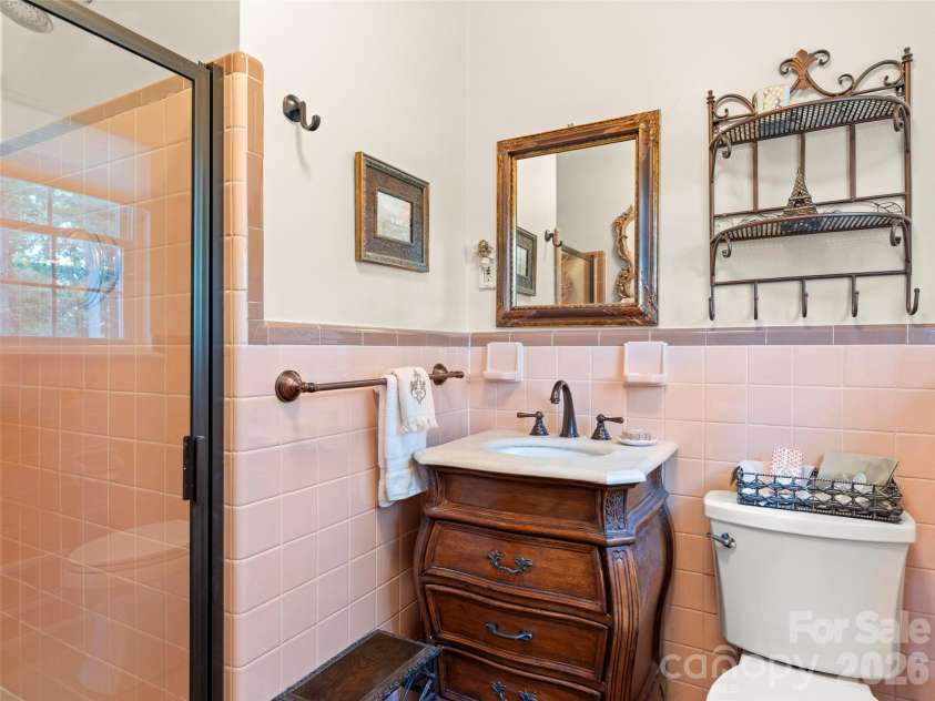 20 Oak Forest Drive, Asheville, NC 28803.  MLS# CAR4407262, YatesRealty ID 42600. 