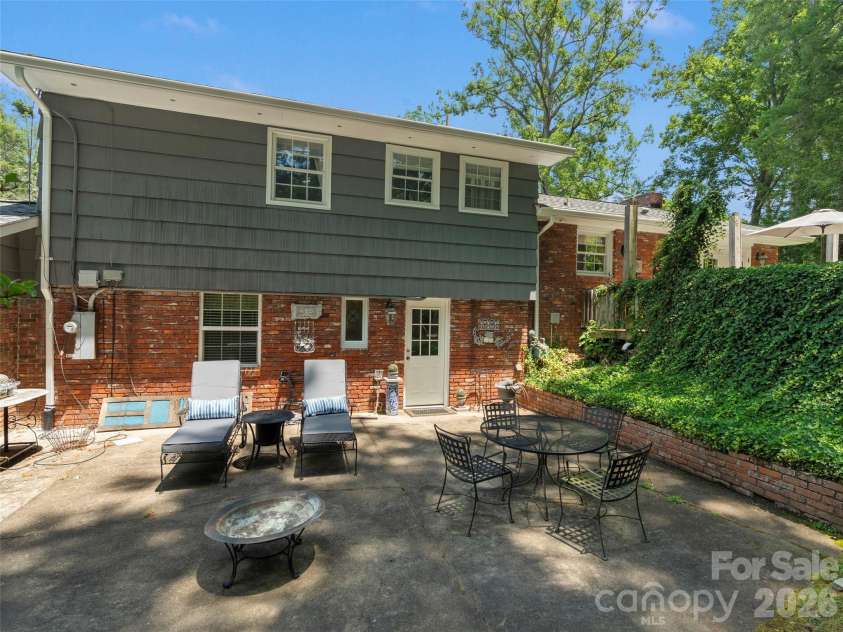 20 Oak Forest Drive, Asheville, NC 28803.  MLS# CAR4407262, YatesRealty ID 42600. 