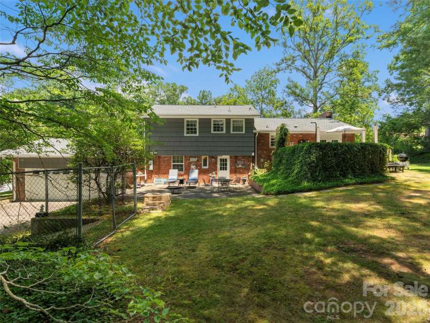 20 Oak Forest Drive, Asheville, NC 28803.  MLS# CAR4407262, YatesRealty ID 42600. 