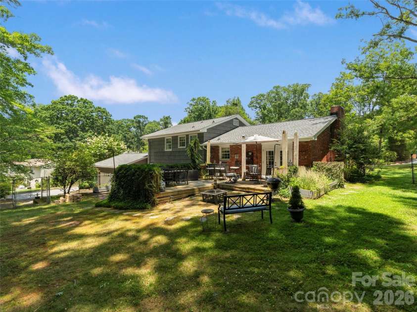 20 Oak Forest Drive, Asheville, NC 28803.  MLS# CAR4407262, YatesRealty ID 42600. 