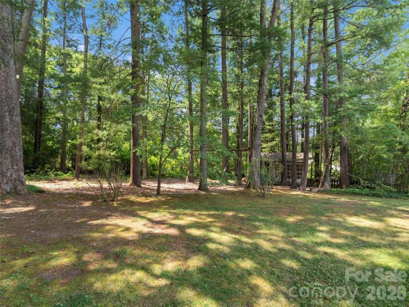 20 Oak Forest Drive, Asheville, NC 28803.  MLS# CAR4407262, YatesRealty ID 42600. 
