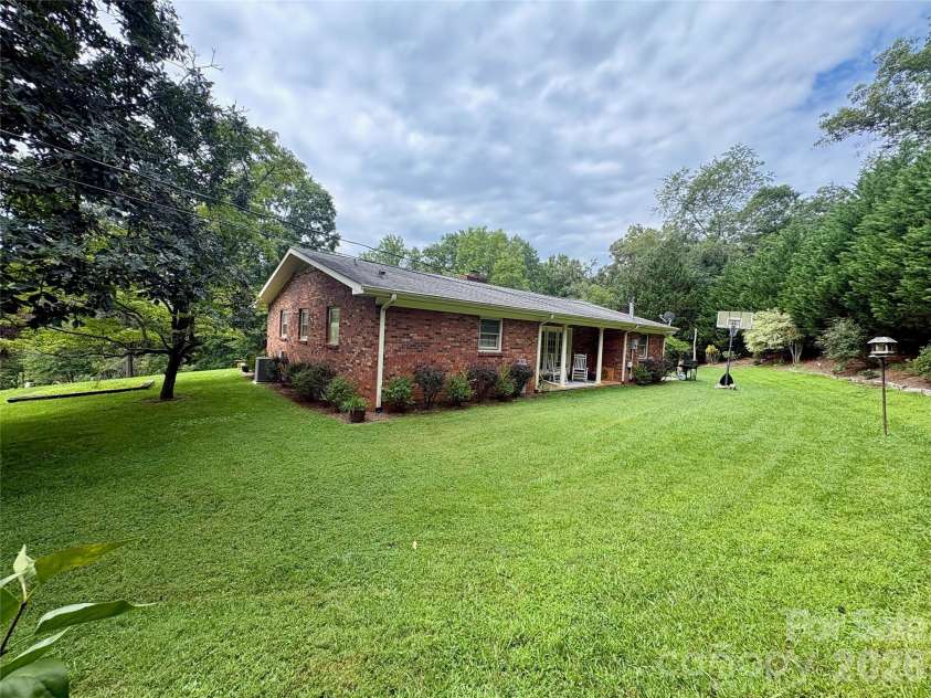 11 Thornberry Drive, Alexander, NC 28701.  MLS# CAR4412577, YatesRealty ID 42601. 