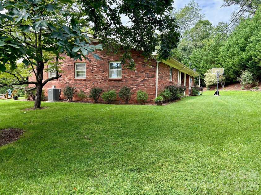 11 Thornberry Drive, Alexander, NC 28701.  MLS# CAR4412577, YatesRealty ID 42601. 