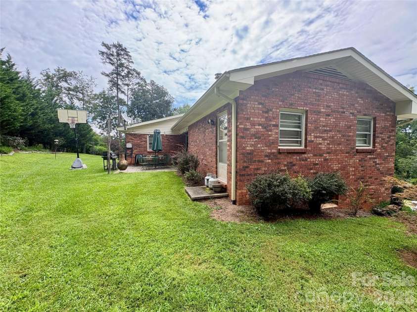 11 Thornberry Drive, Alexander, NC 28701.  MLS# CAR4412577, YatesRealty ID 42601. 
