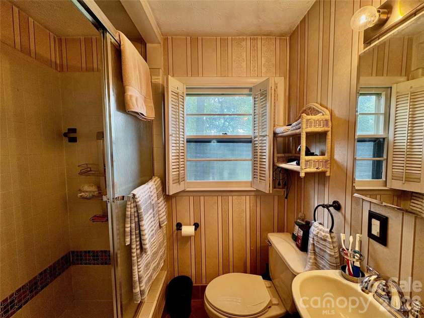 11 Thornberry Drive, Alexander, NC 28701.  MLS# CAR4412577, YatesRealty ID 42601. 