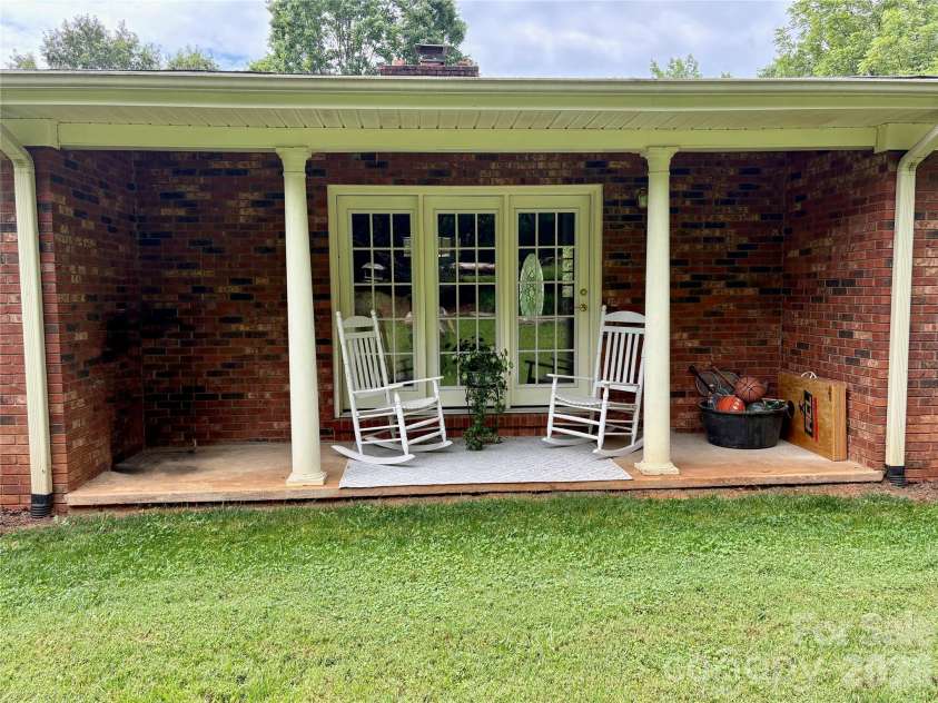 11 Thornberry Drive, Alexander, NC 28701.  MLS# CAR4412577, YatesRealty ID 42601. 