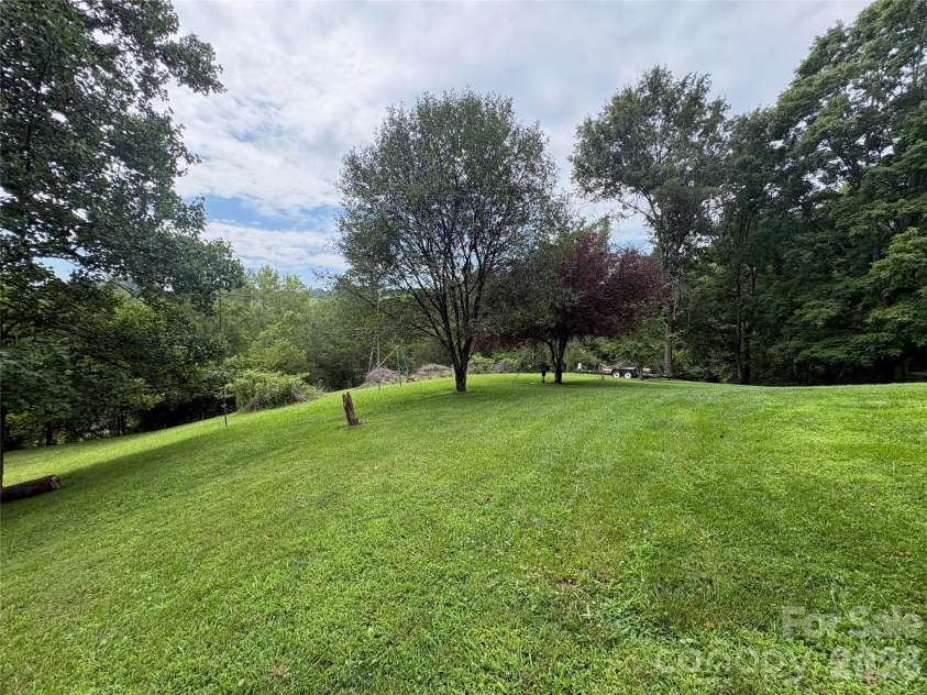 11 Thornberry Drive, Alexander, NC 28701.  MLS# CAR4412577, YatesRealty ID 42601. 