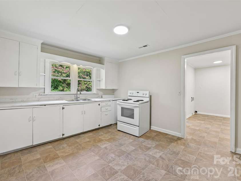 1001 Allison Drive, Shelby, NC 28150.  MLS# CAR4412560, YatesRealty ID 42602. 