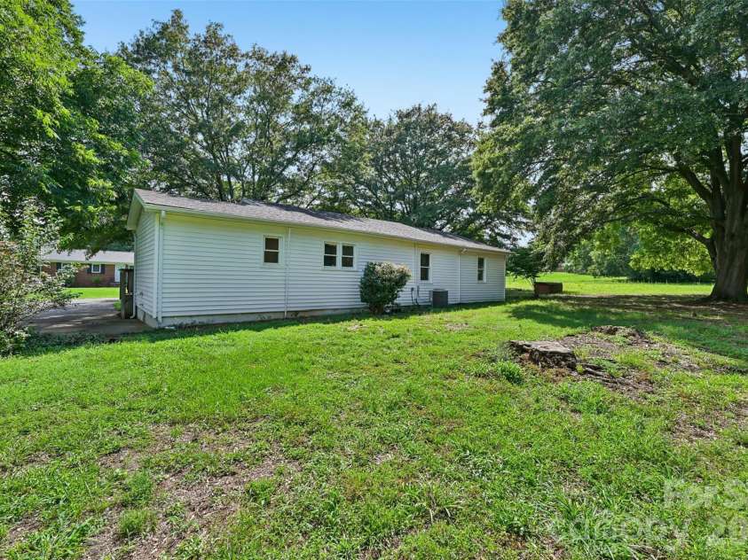 1001 Allison Drive, Shelby, NC 28150.  MLS# CAR4412560, YatesRealty ID 42602. 