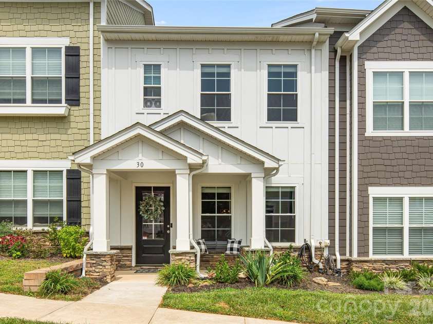 30 Walnut Springs Drive, Asheville, NC 28804.  MLS# CAR4411340, YatesRealty ID 42604. 
