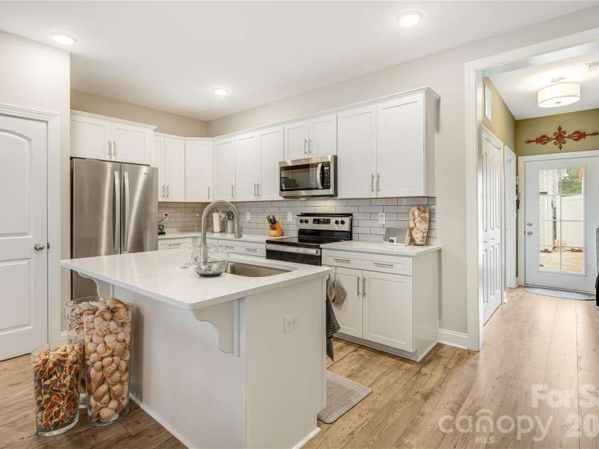 30 Walnut Springs Drive, Asheville, NC 28804.  MLS# CAR4411340, YatesRealty ID 42604. 