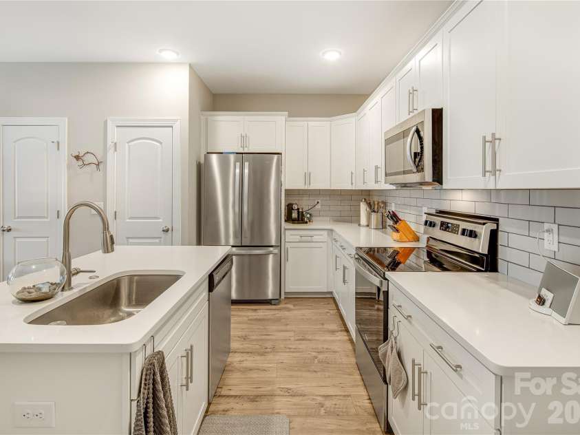 30 Walnut Springs Drive, Asheville, NC 28804.  MLS# CAR4411340, YatesRealty ID 42604. 